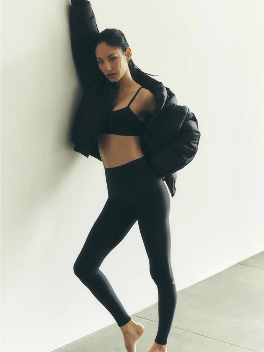 Alo Yoga High-Waist Airlift Legging – Black, Size Large - Picture 2 of 5